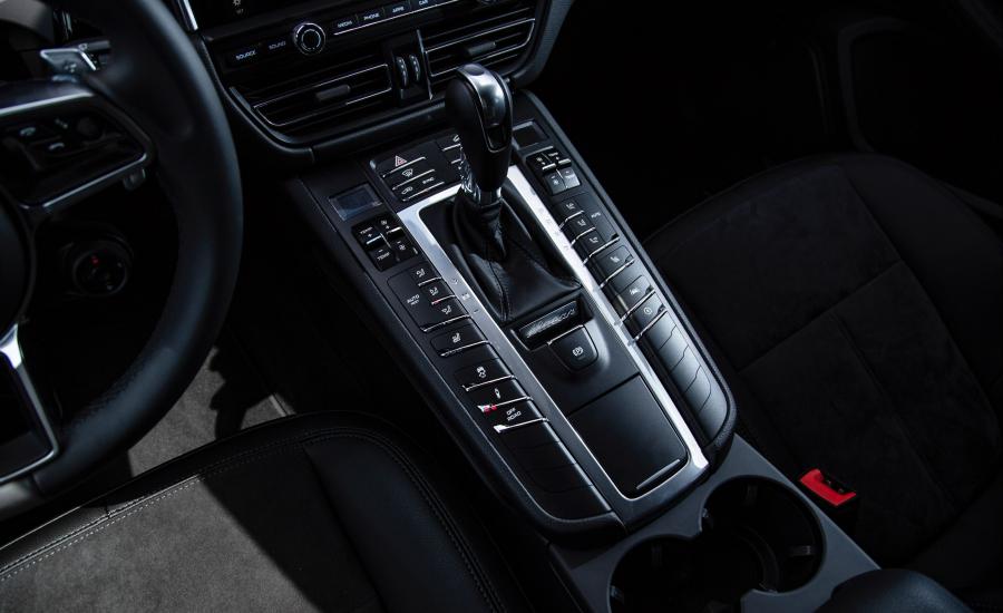 Детали интерьера Porsche Macan S (95B) 2019 года  (NA) (фото 8 из 25)